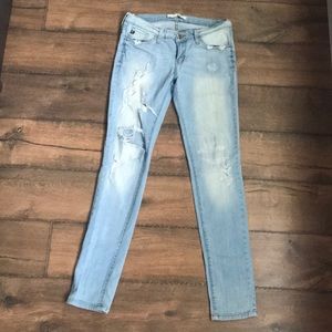 👖KanCan Distressed Light Wash Skinny Jeans